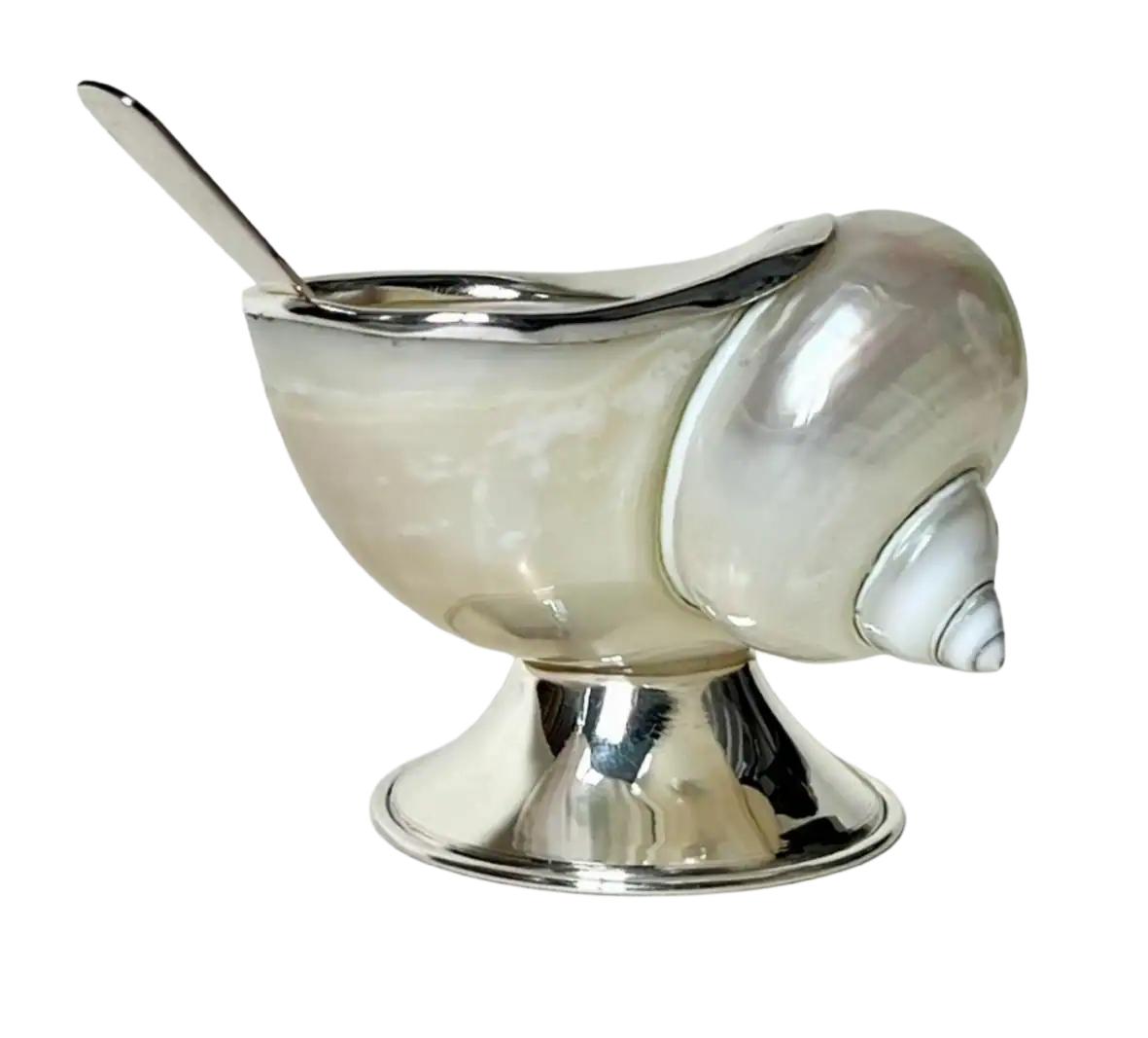 Salsiera a forma di conchiglia con finiture argentate, perfetta per servire salse e sughi.